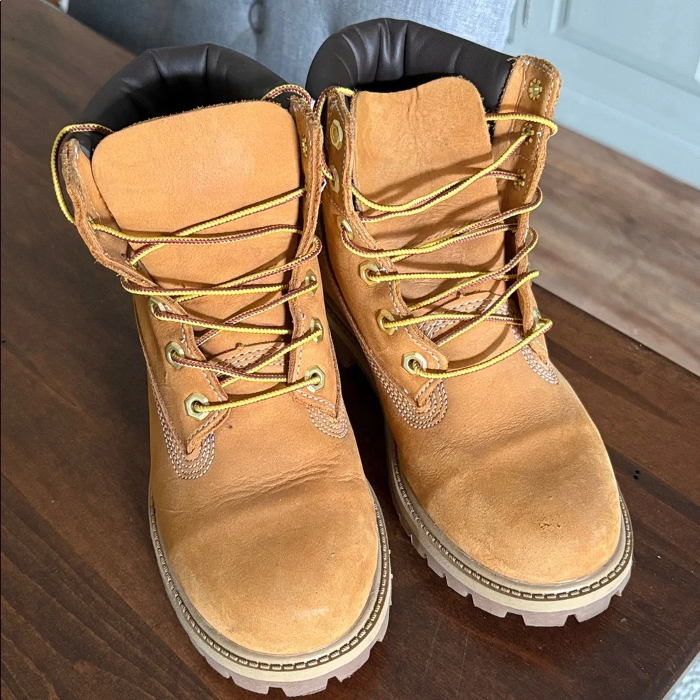 Youth Timberland Boots - Picture 2 of 2